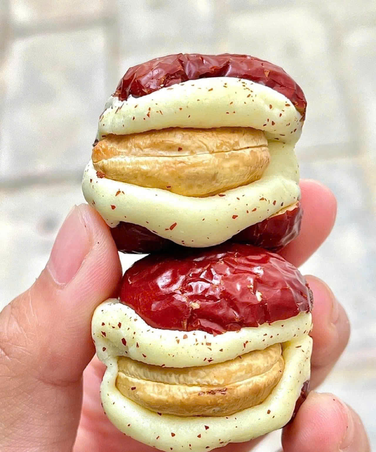 Táo Đỏ Kẹp Sữa Lạc Đà